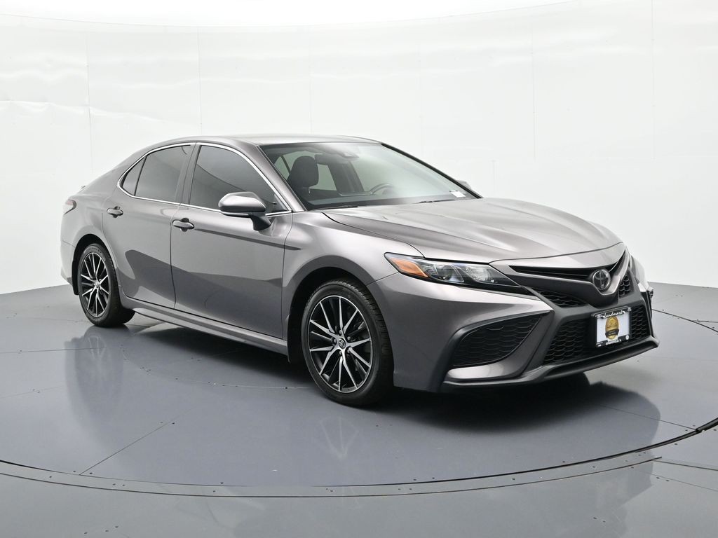Toyota Camry Vehicle Full-screen Gallery Image 3