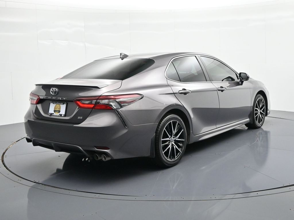 Toyota Camry Vehicle Full-screen Gallery Image 5