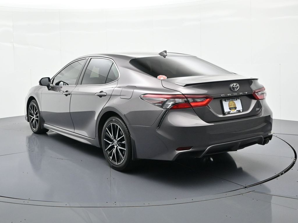 Toyota Camry Vehicle Full-screen Gallery Image 7