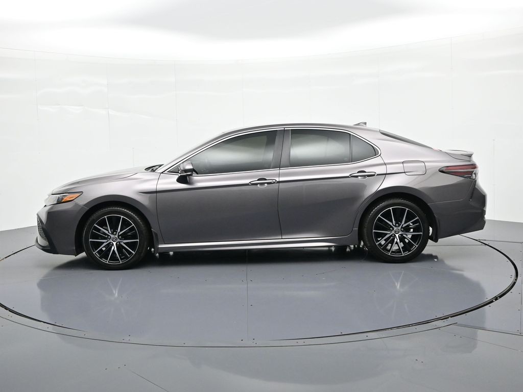 Toyota Camry Vehicle Full-screen Gallery Image 8