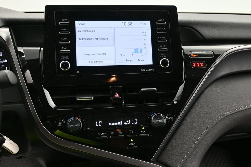 Toyota Camry Vehicle Full-screen Gallery Image 12