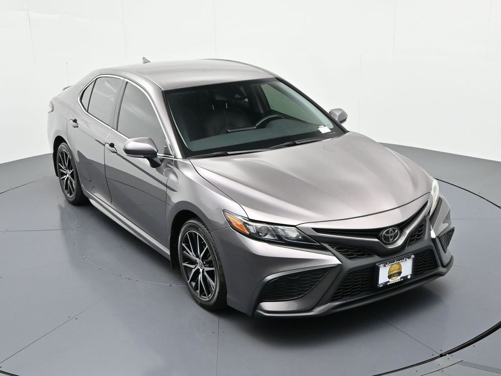 Toyota Camry Vehicle Full-screen Gallery Image 14