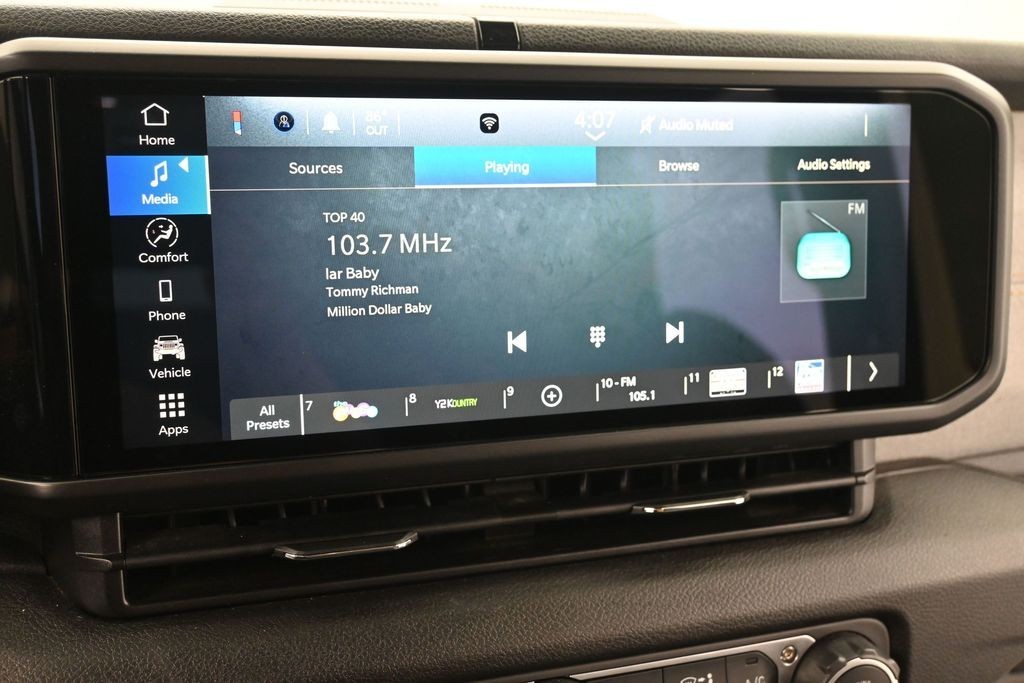 Jeep Wrangler Vehicle Full-screen Gallery Image 9