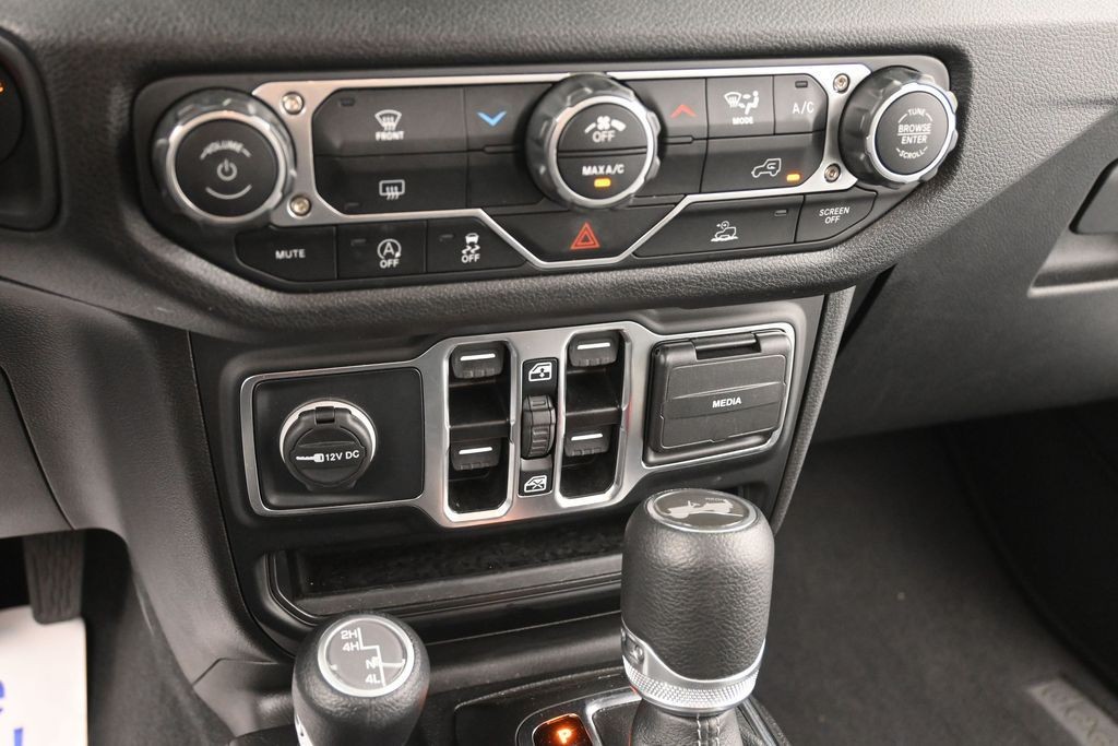 Jeep Wrangler Vehicle Full-screen Gallery Image 10