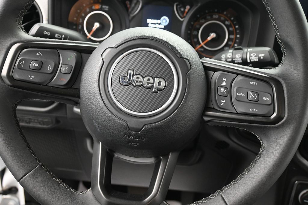 Jeep Wrangler Vehicle Full-screen Gallery Image 11