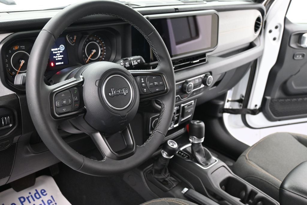 Jeep Wrangler Vehicle Full-screen Gallery Image 12