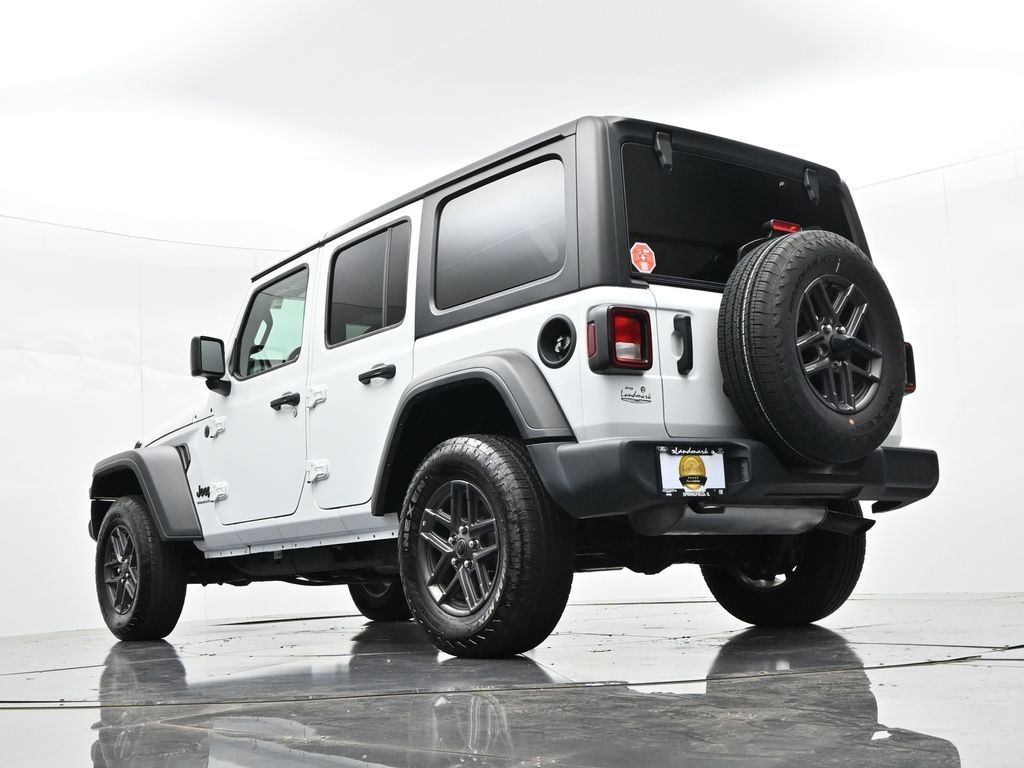 Jeep Wrangler Vehicle Full-screen Gallery Image 17
