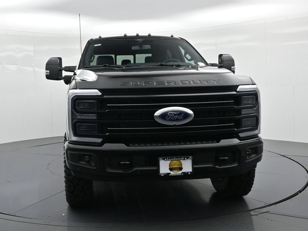 Ford F-250SD Vehicle Full-screen Gallery Image 3
