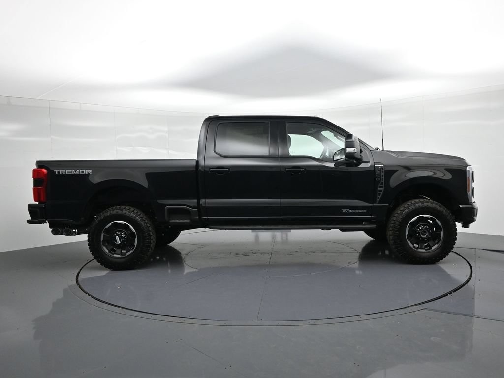 Ford F-250SD Vehicle Full-screen Gallery Image 5