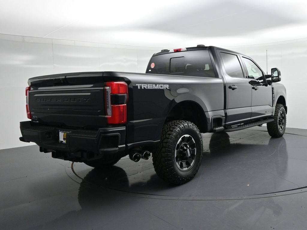 Ford F-250SD Vehicle Full-screen Gallery Image 6