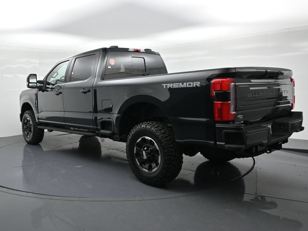 Ford F-250SD Vehicle Full-screen Gallery Image 8