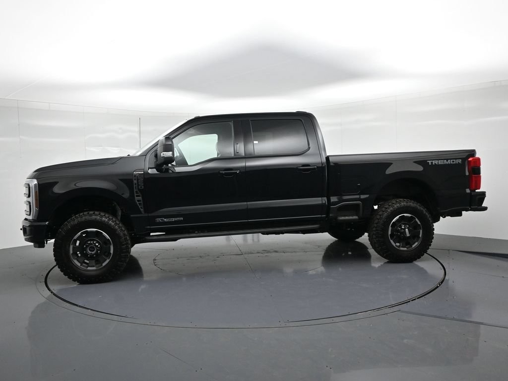 Ford F-250SD Vehicle Full-screen Gallery Image 9