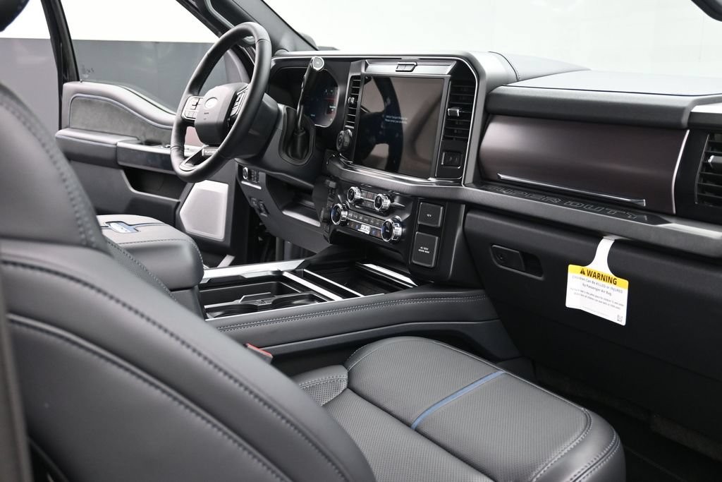 Ford F-250SD Vehicle Full-screen Gallery Image 10
