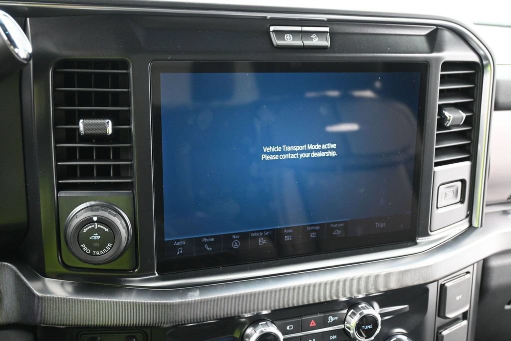 Ford F-250SD Vehicle Full-screen Gallery Image 12