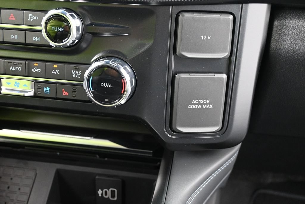Ford F-250SD Vehicle Full-screen Gallery Image 14