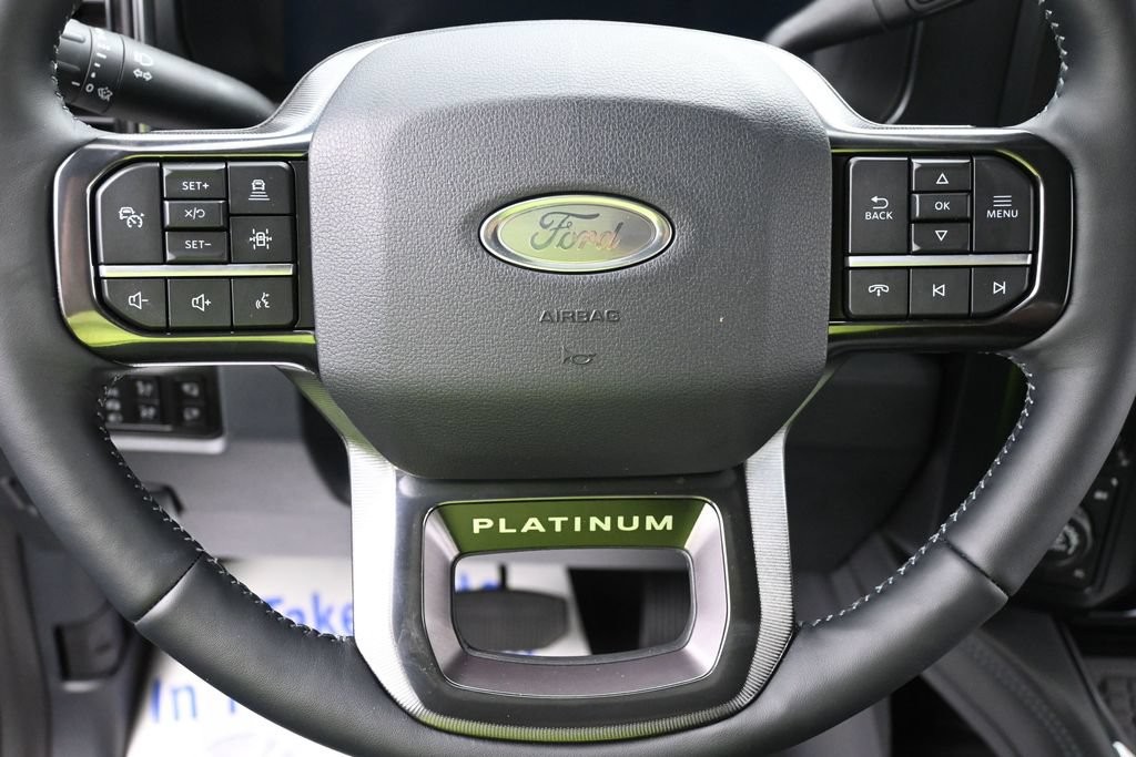 Ford F-250SD Vehicle Full-screen Gallery Image 15