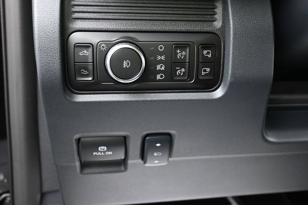 Ford F-250SD Vehicle Full-screen Gallery Image 16