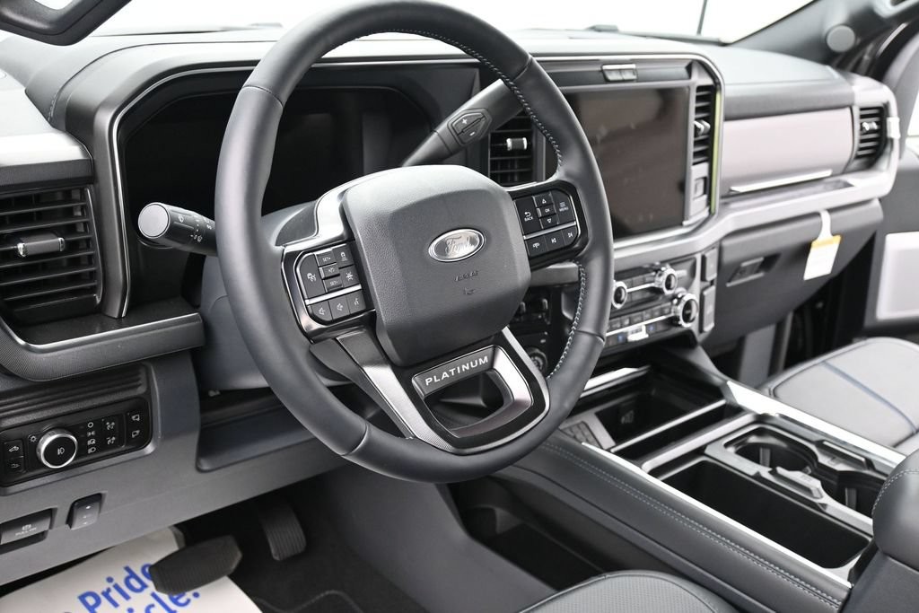 Ford F-250SD Vehicle Full-screen Gallery Image 18