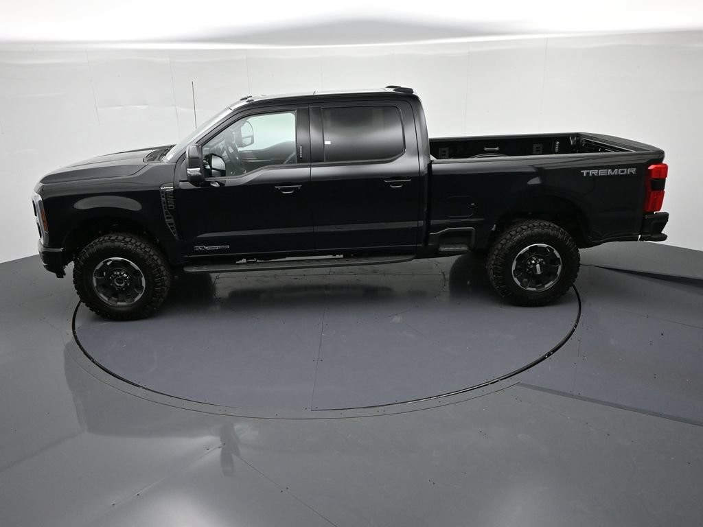 Ford F-250SD Vehicle Full-screen Gallery Image 22