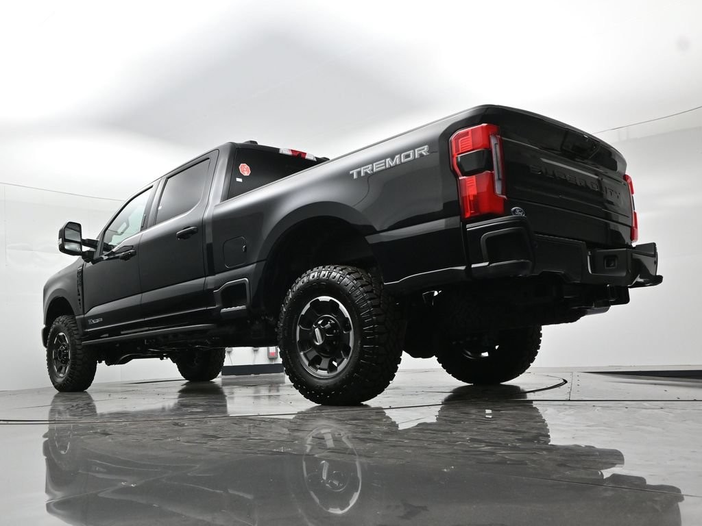 Ford F-250SD Vehicle Full-screen Gallery Image 23