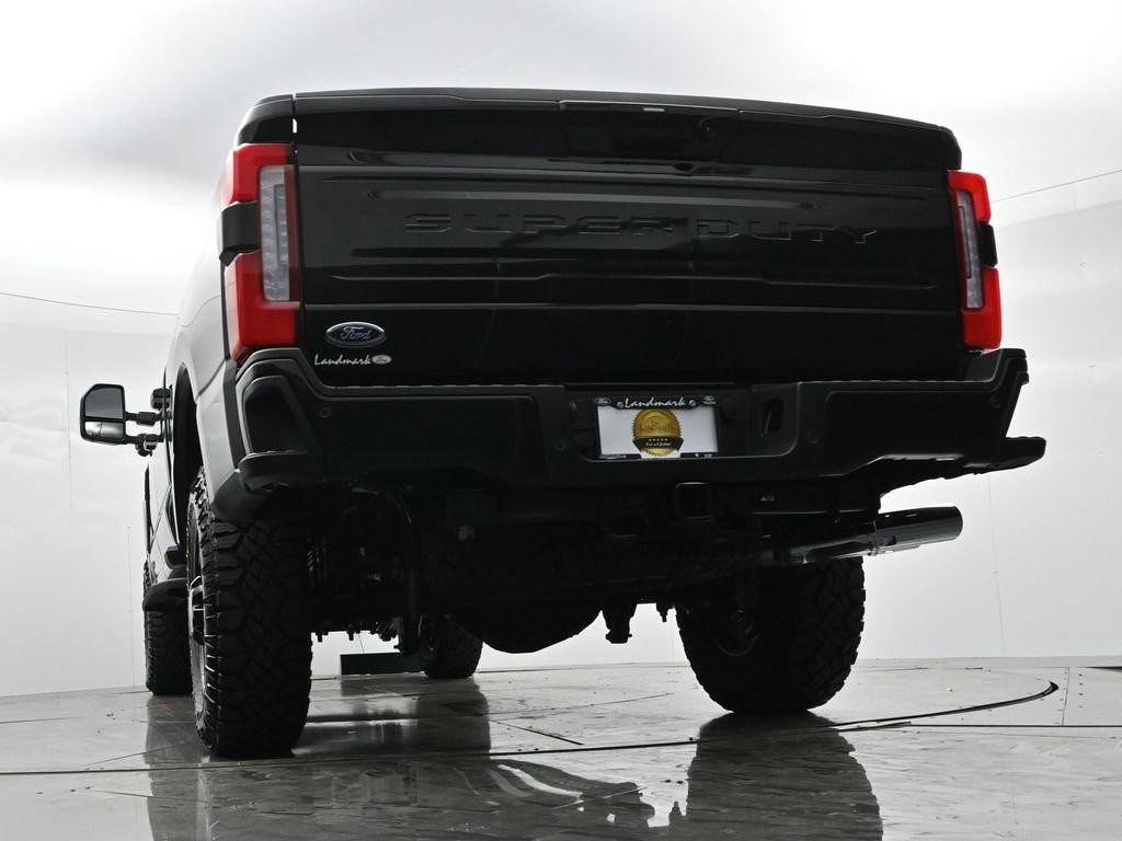 Ford F-250SD Vehicle Full-screen Gallery Image 24