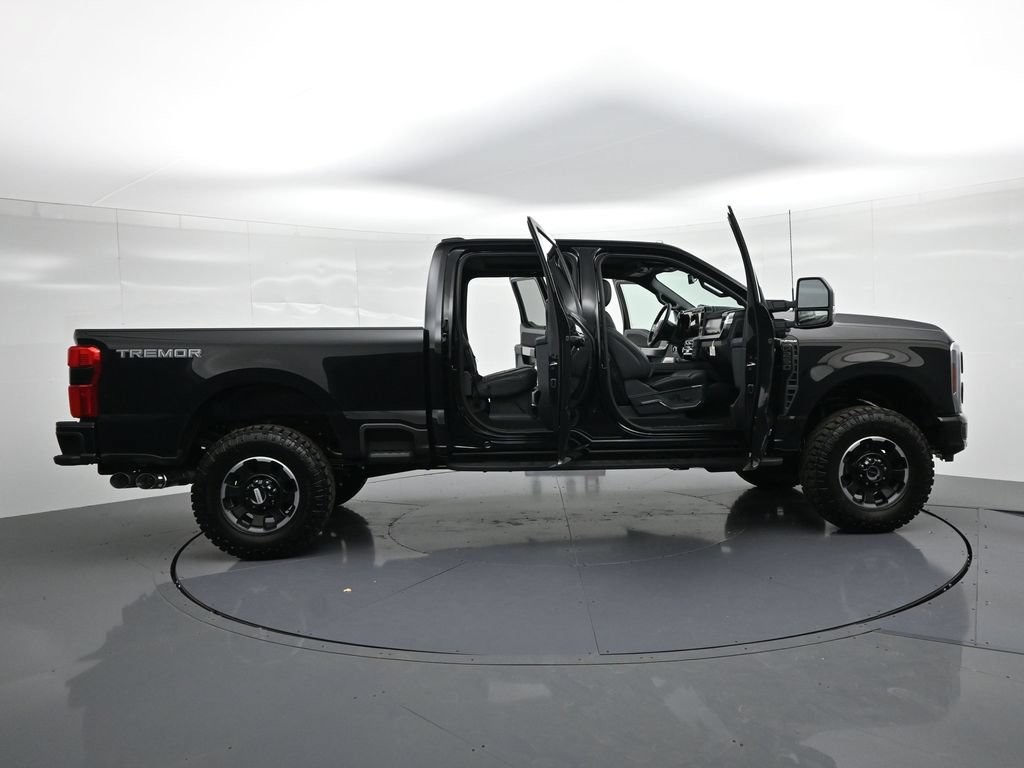 Ford F-250SD Vehicle Full-screen Gallery Image 27