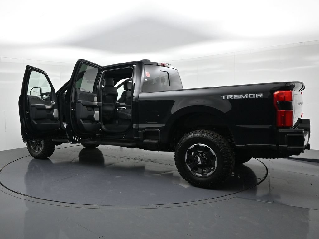 Ford F-250SD Vehicle Full-screen Gallery Image 28