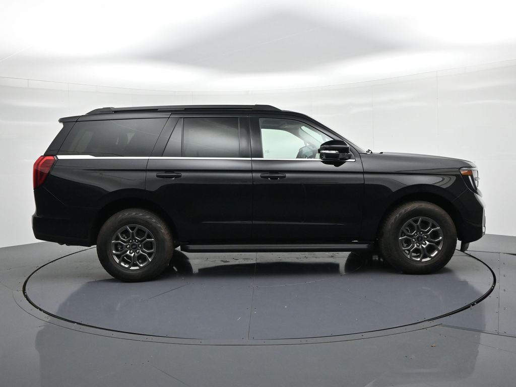 Ford Expedition Vehicle Full-screen Gallery Image 5