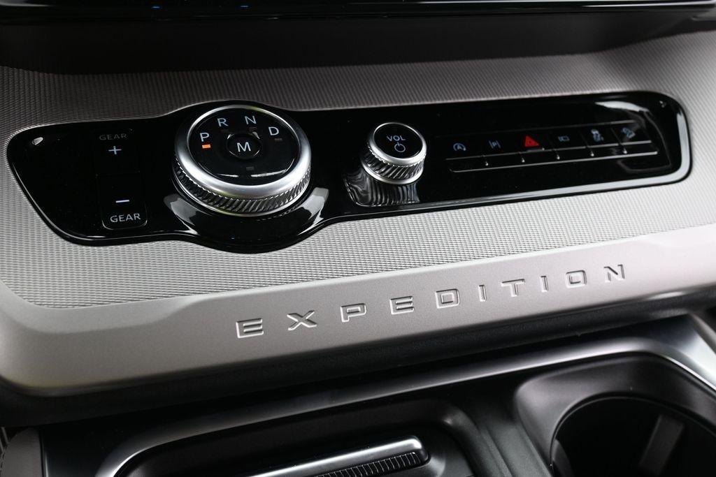 Ford Expedition Vehicle Full-screen Gallery Image 11