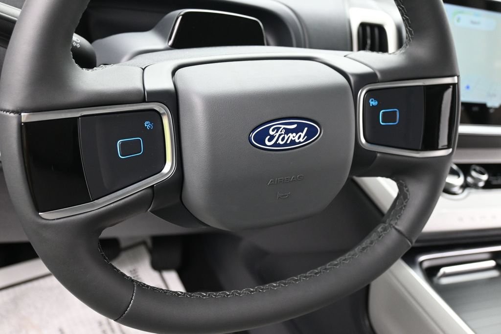 Ford Expedition Vehicle Full-screen Gallery Image 15