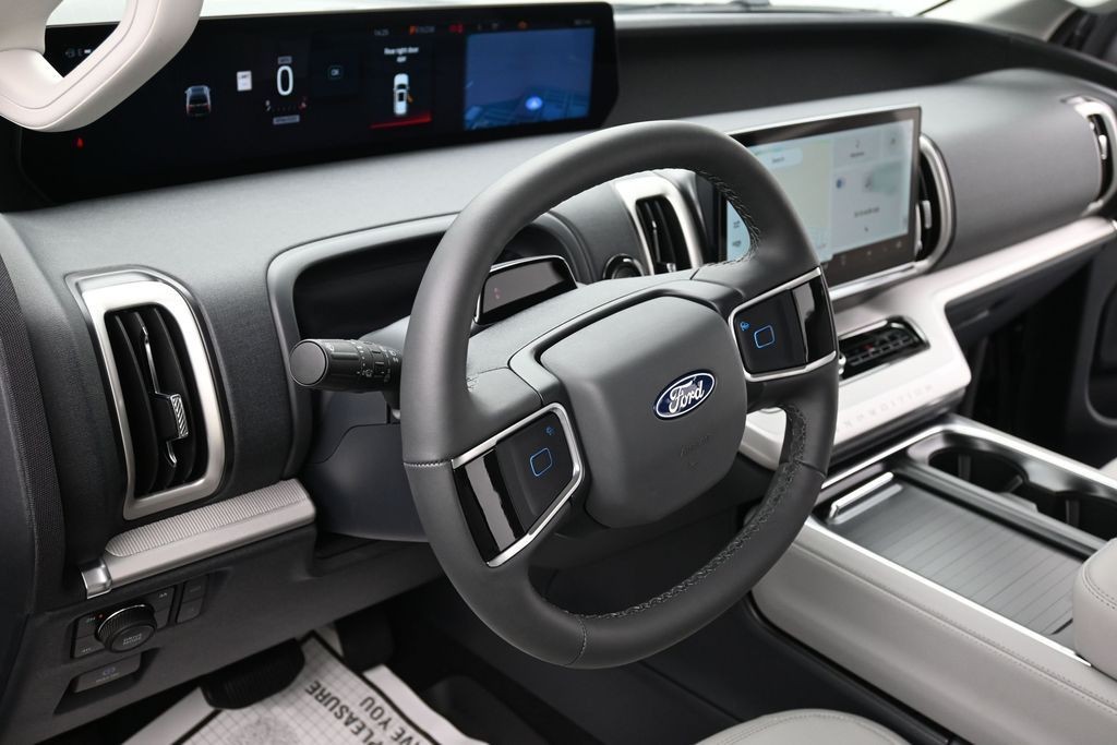 Ford Expedition Vehicle Full-screen Gallery Image 16