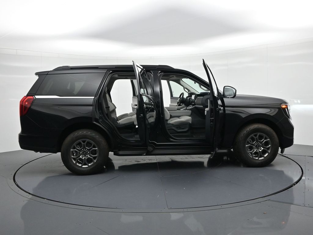 Ford Expedition Vehicle Full-screen Gallery Image 25
