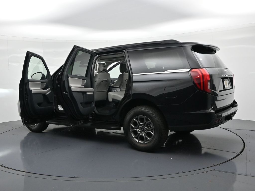 Ford Expedition Vehicle Full-screen Gallery Image 26