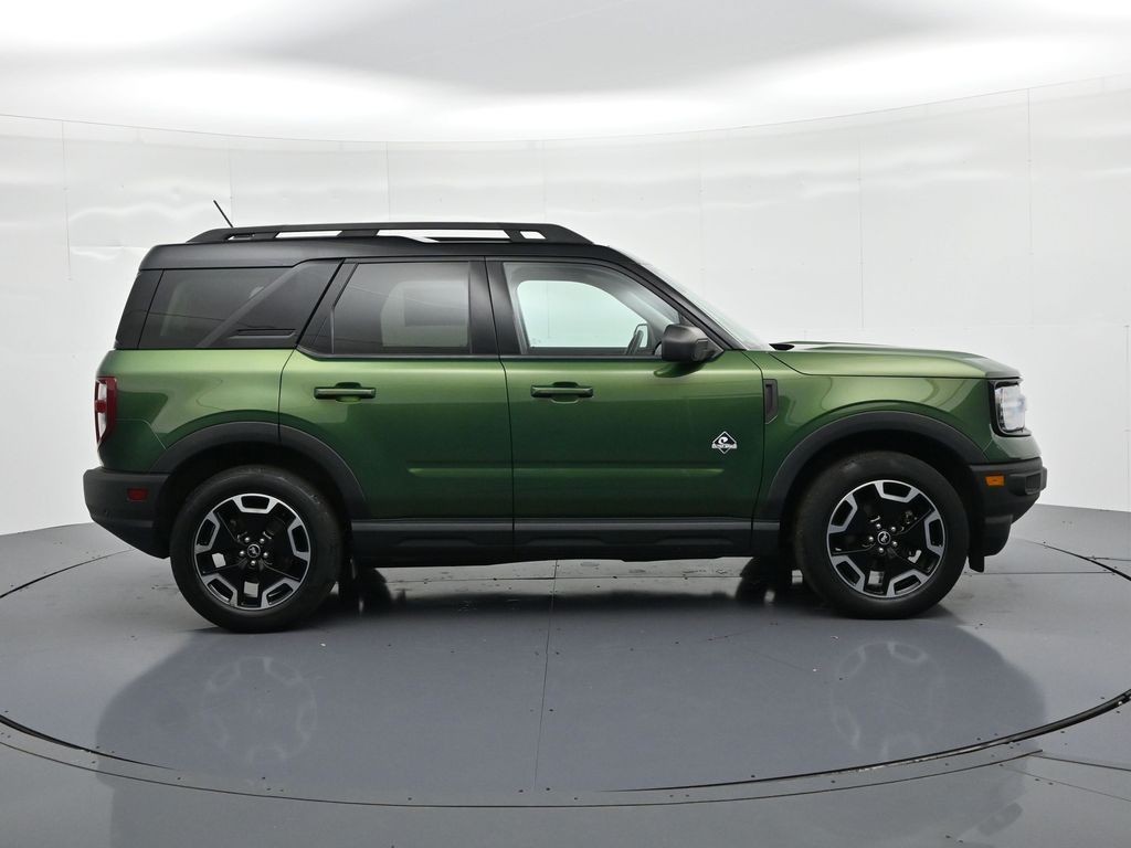 Ford Bronco Sport Vehicle Full-screen Gallery Image 05