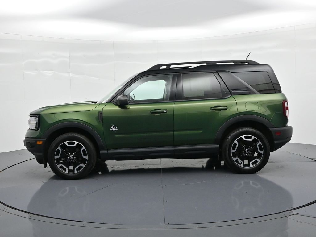 Ford Bronco Sport Vehicle Full-screen Gallery Image 09