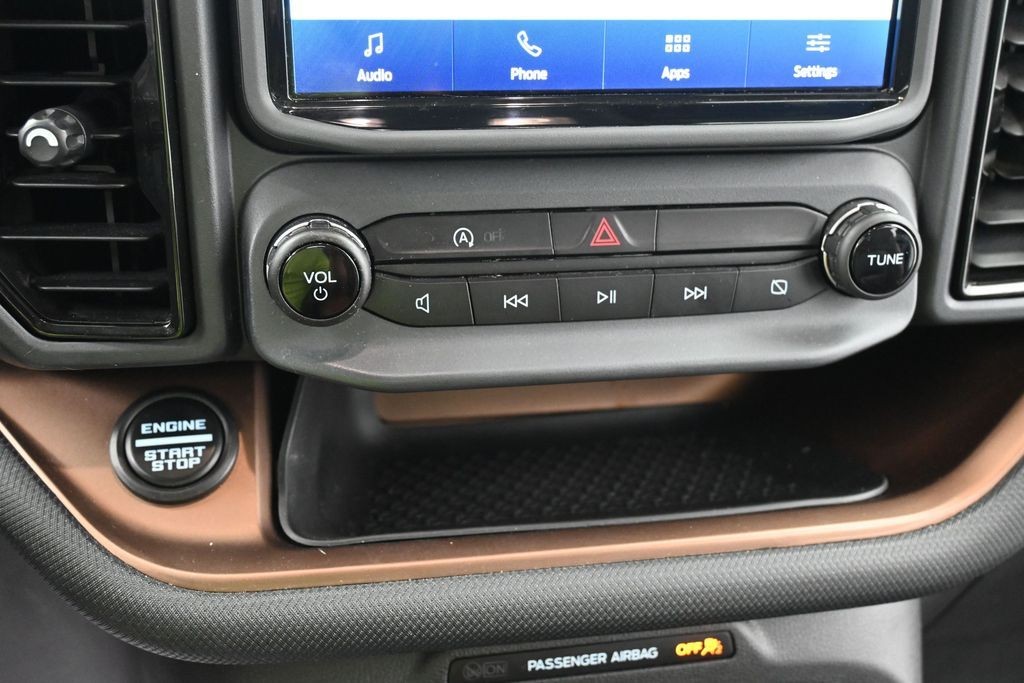 Ford Bronco Sport Vehicle Full-screen Gallery Image 12