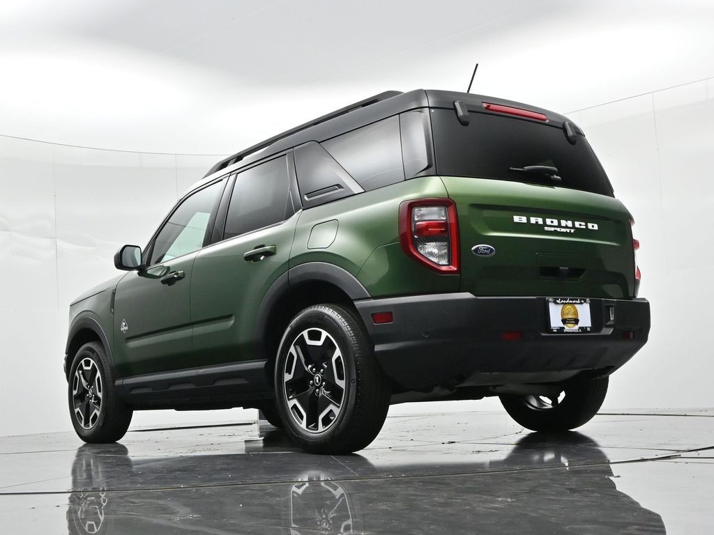 Ford Bronco Sport Vehicle Full-screen Gallery Image 21