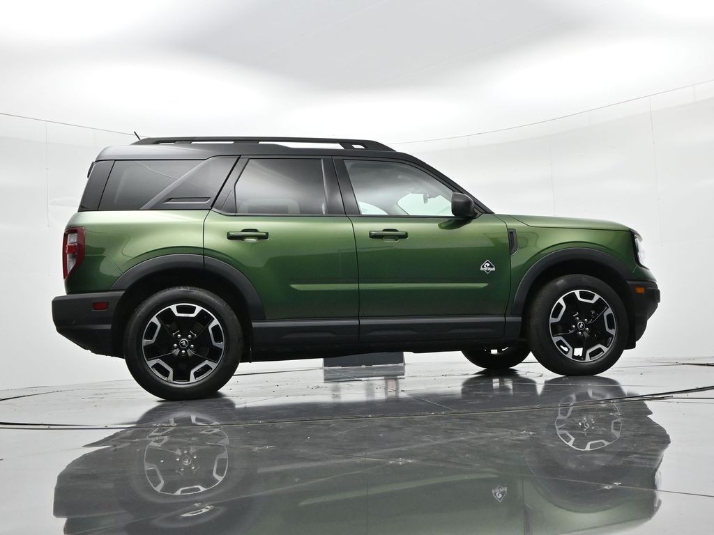 Ford Bronco Sport Vehicle Full-screen Gallery Image 24