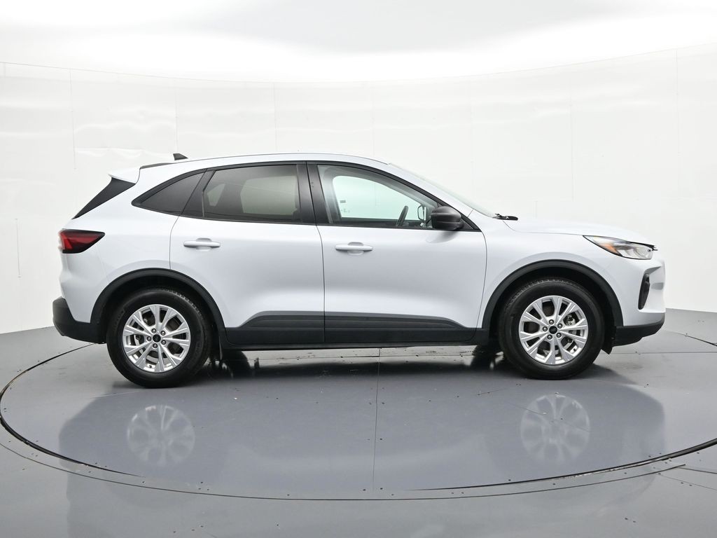 Ford Escape Vehicle Full-screen Gallery Image 5