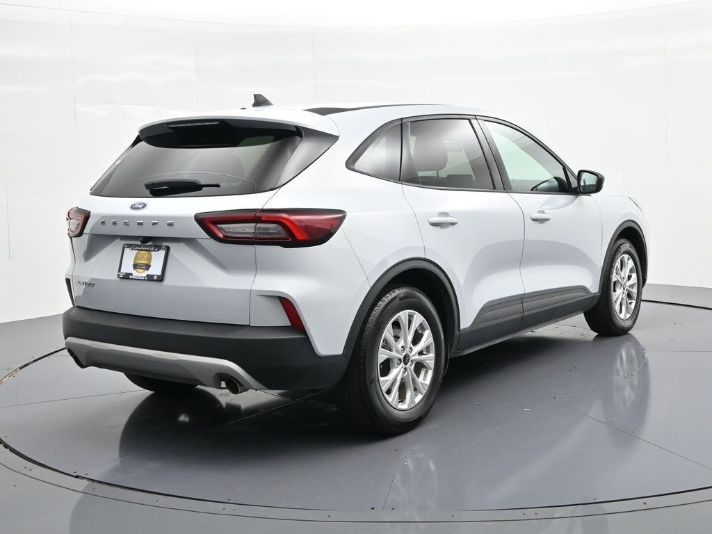 Ford Escape Vehicle Full-screen Gallery Image 6