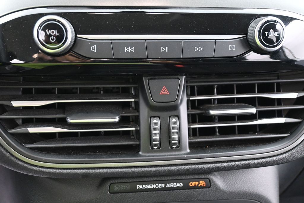 Ford Escape Vehicle Full-screen Gallery Image 12