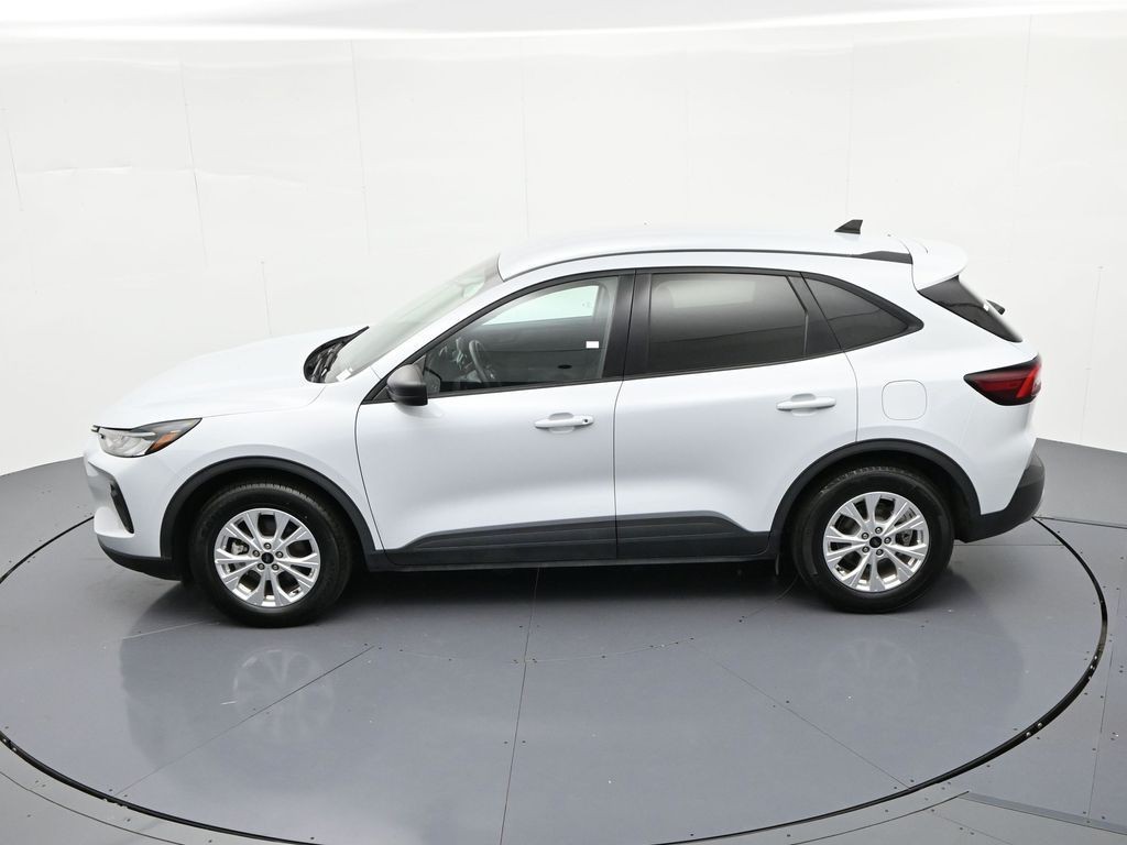 Ford Escape Vehicle Full-screen Gallery Image 20