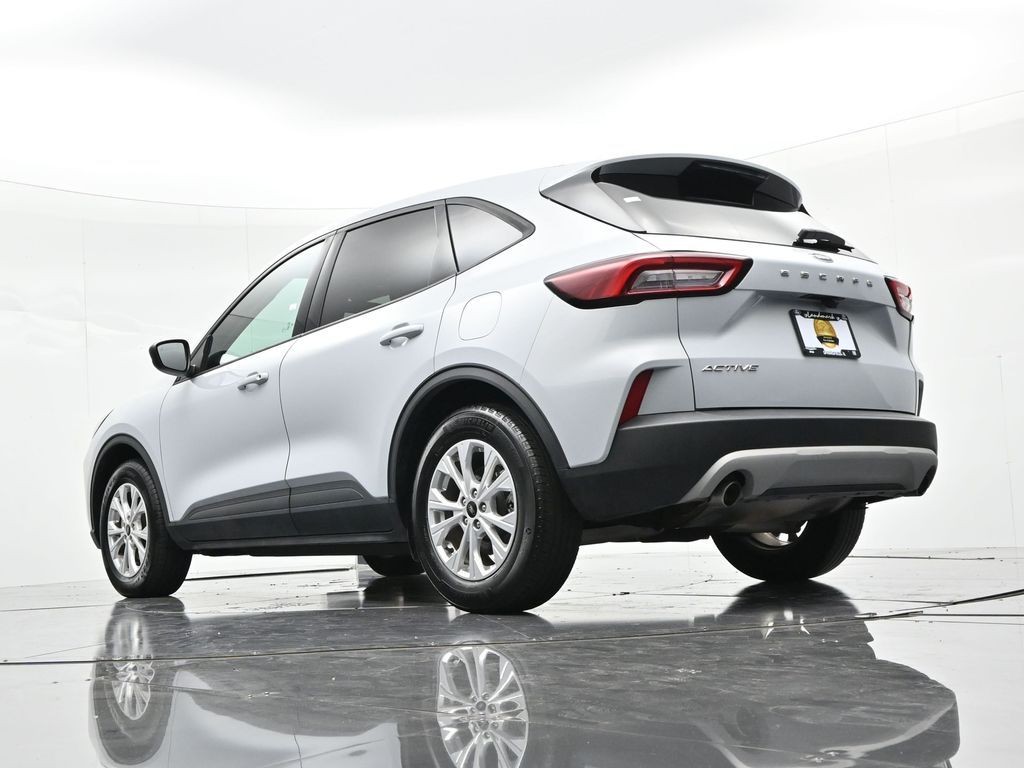 Ford Escape Vehicle Full-screen Gallery Image 21