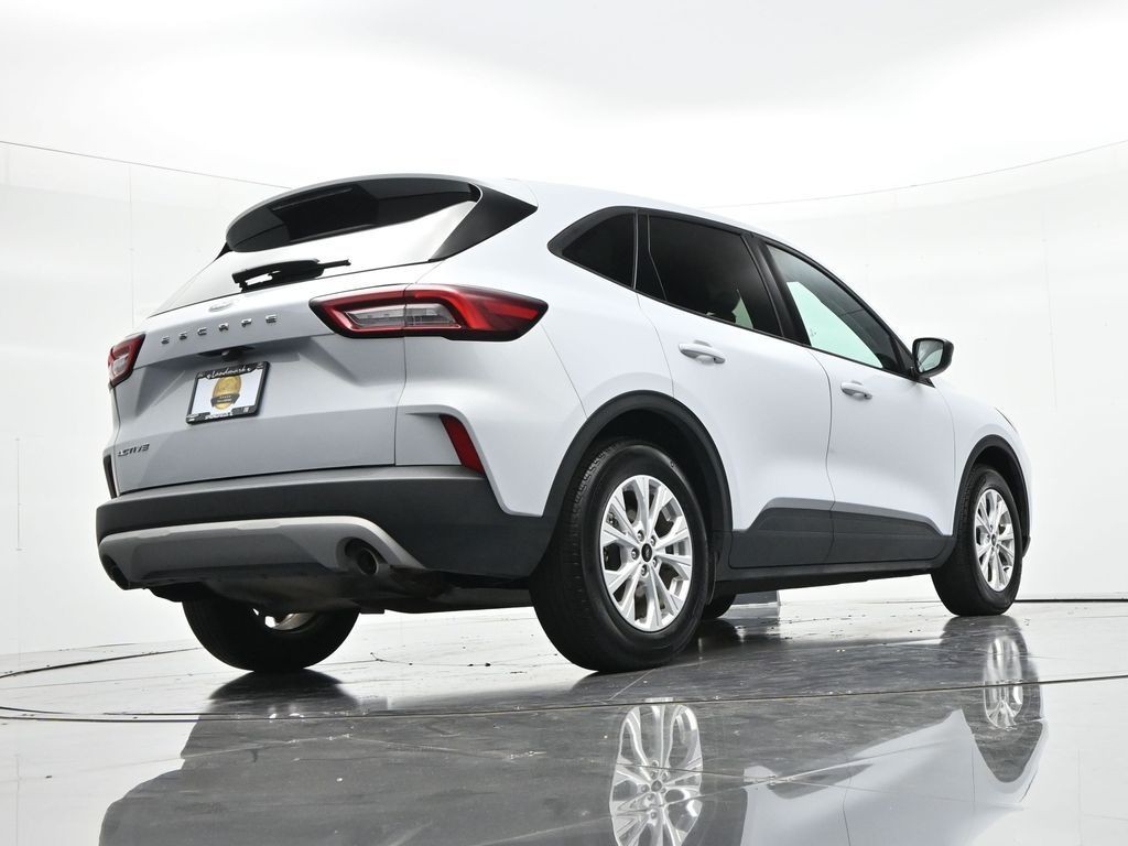 Ford Escape Vehicle Full-screen Gallery Image 23