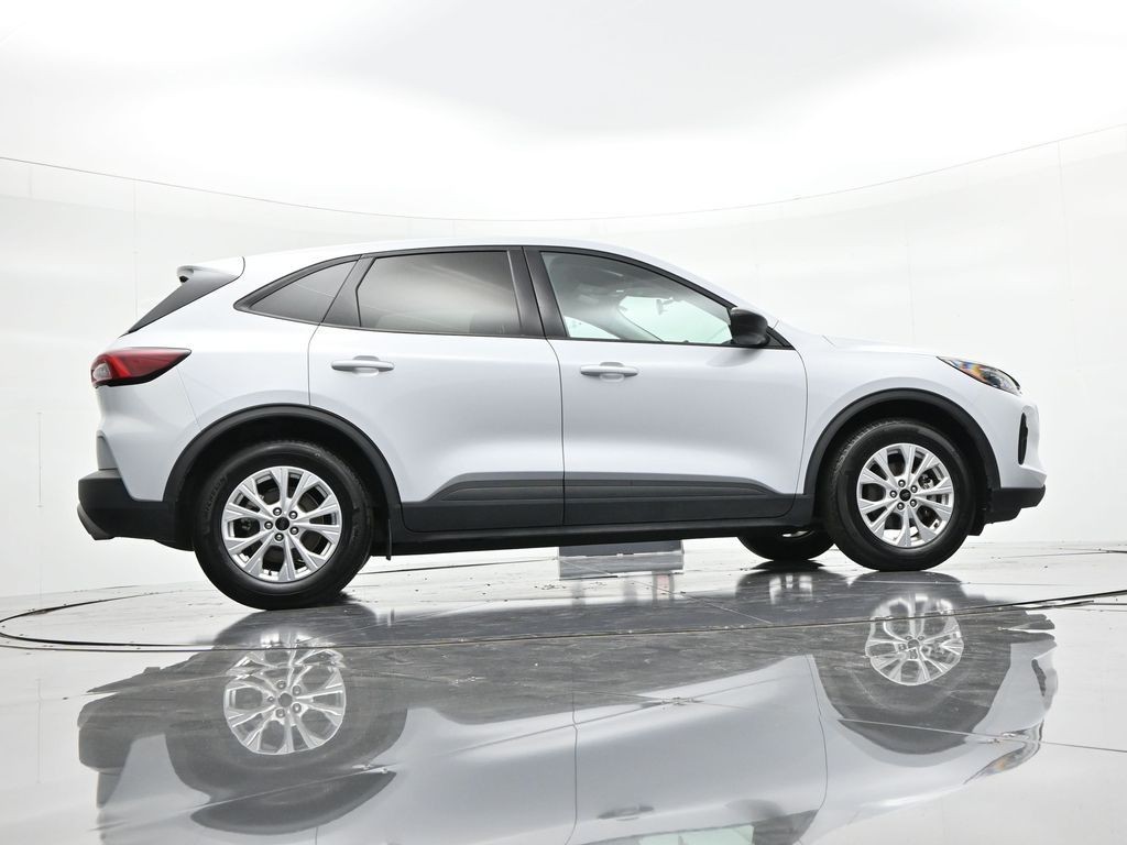 Ford Escape Vehicle Full-screen Gallery Image 24