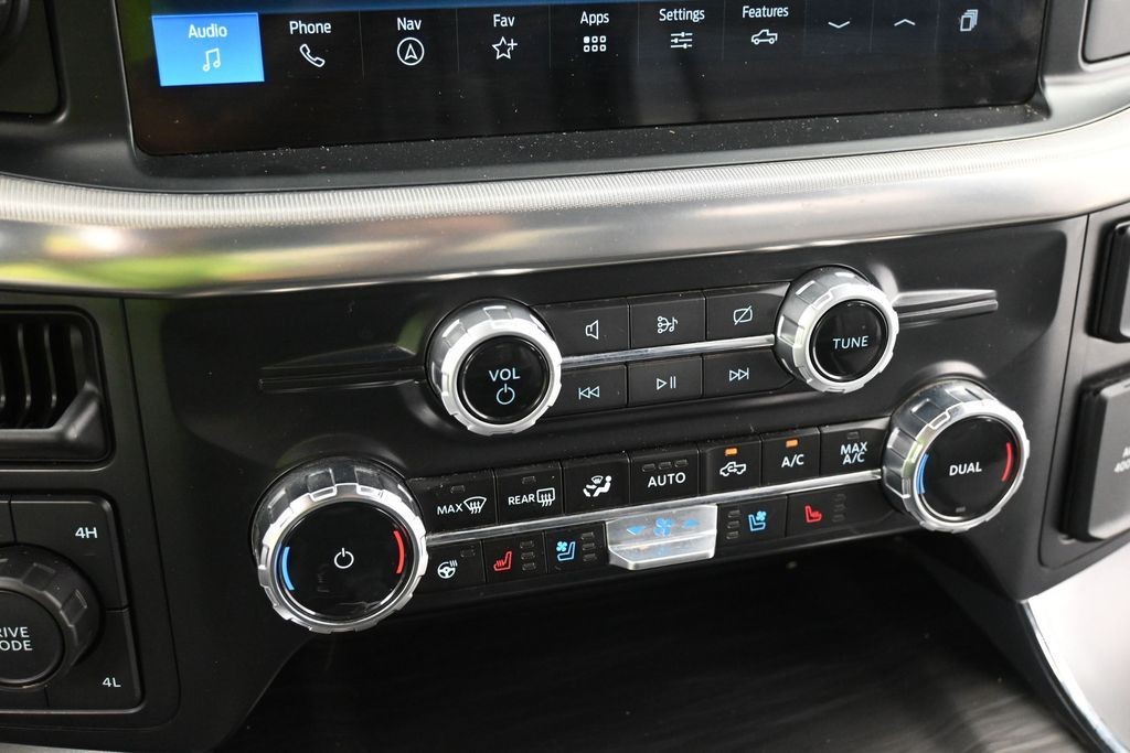 Ford F-150 Vehicle Full-screen Gallery Image 11