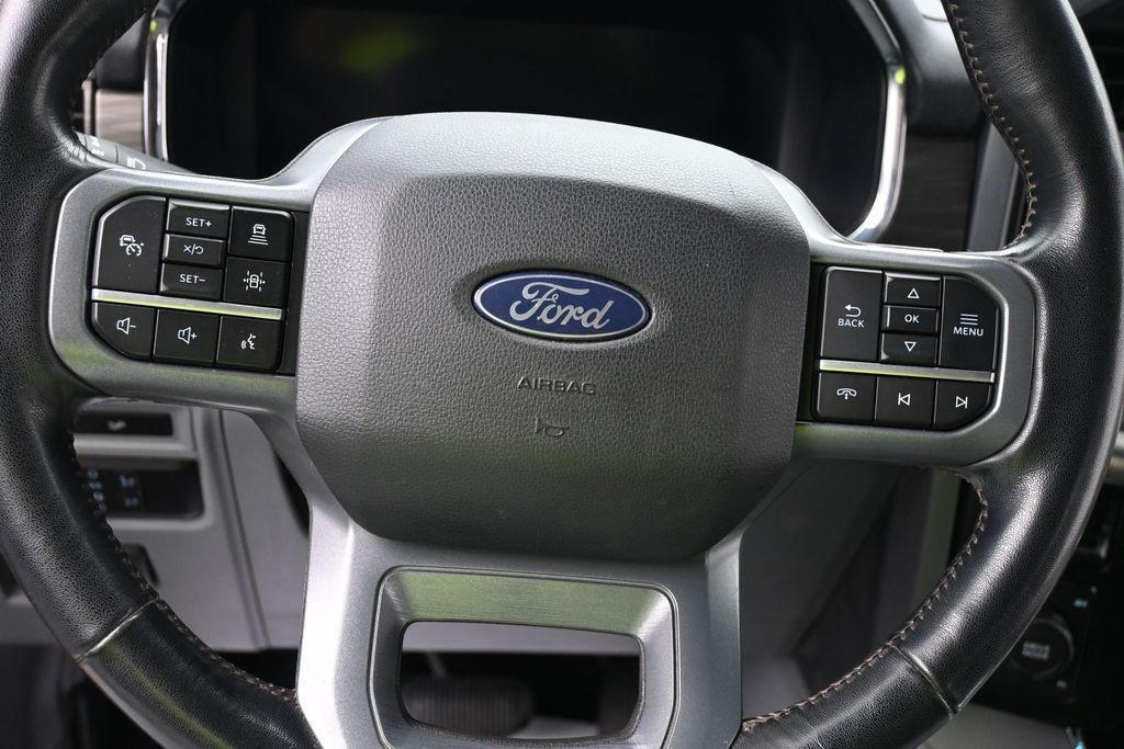 Ford F-150 Vehicle Full-screen Gallery Image 14