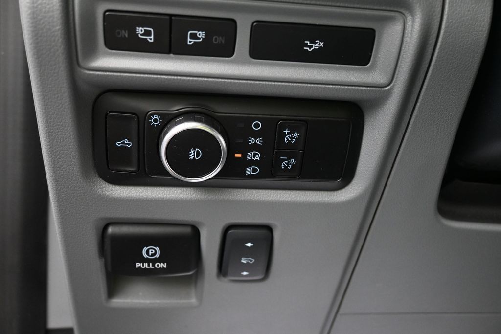 Ford F-150 Vehicle Full-screen Gallery Image 15