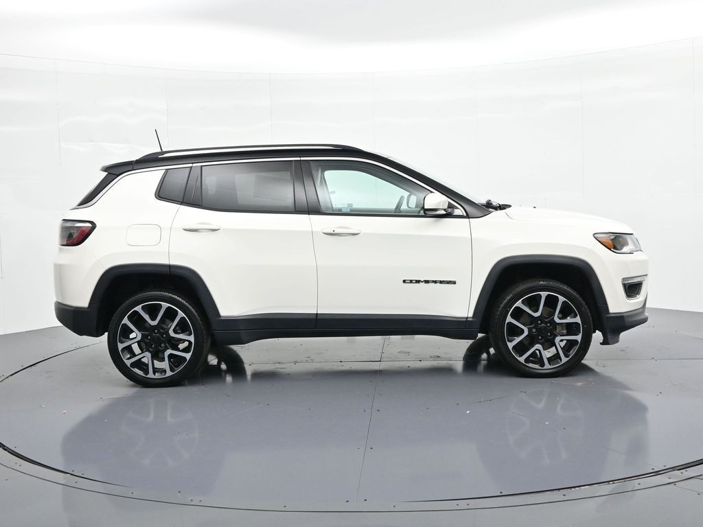 Jeep Compass Vehicle Full-screen Gallery Image 5
