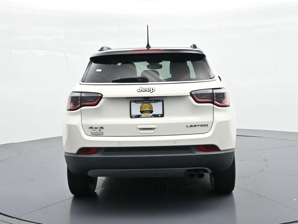 Jeep Compass Vehicle Full-screen Gallery Image 7